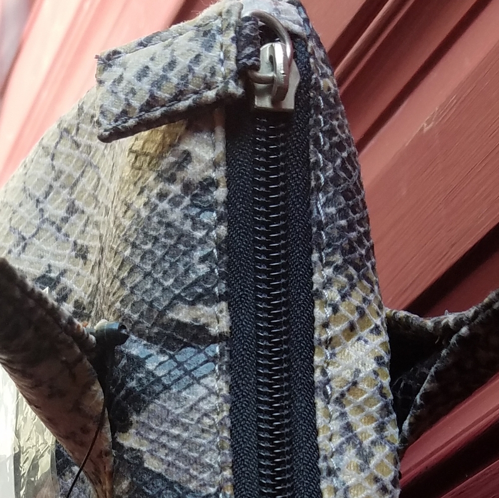 Purses - Picture 3 of 4